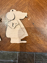 Load image into Gallery viewer, Mouse shelf sitter #913