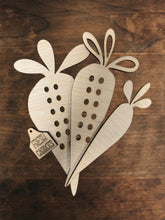 Load image into Gallery viewer, Wonky laced carrots #676